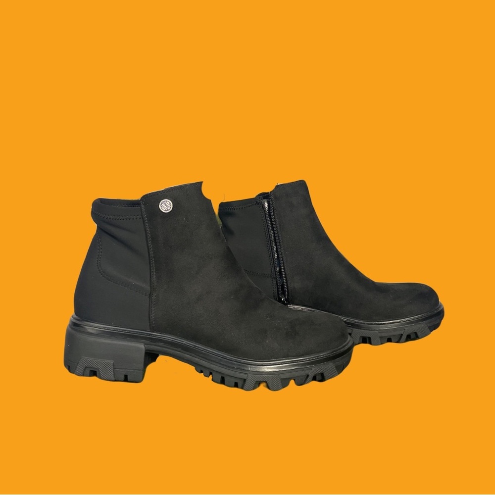 Classy black ankle boots